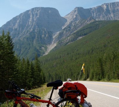looking back as I close in on Kootenay Park Lodge, just after seeing a bear!